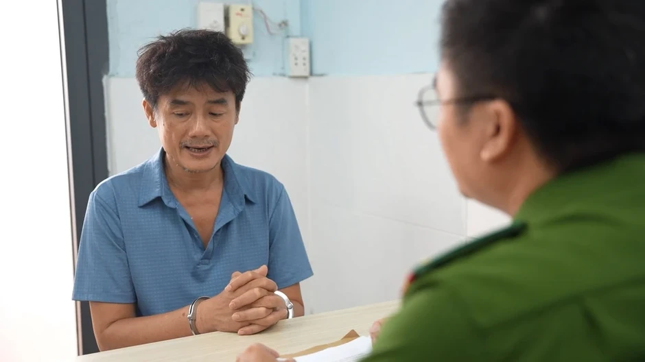 Mang dao đến nhà dân đe dọa, 4 người bị tạm giữ vì gây rối Mang dao đến nhà dân đe dọa, 4 người bị tạm giữ vì gây rối