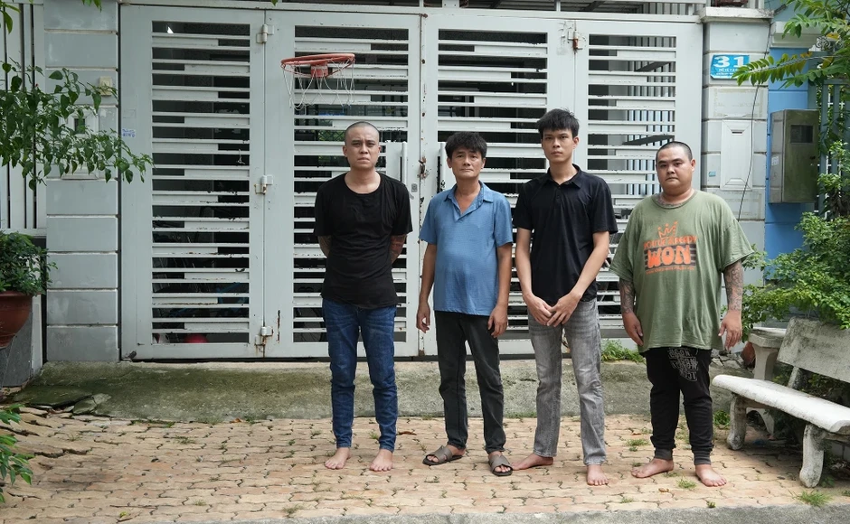 Mang dao đến nhà dân đe dọa, 4 người bị tạm giữ vì gây rối Mang dao đến nhà dân đe dọa, 4 người bị tạm giữ vì gây rối