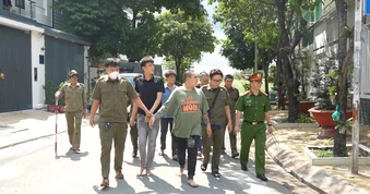 Mang dao đến nhà dân đe dọa, 4 người bị tạm giữ vì gây rối