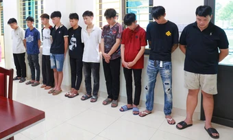 Mang dao kiếm đi tìm đối thủ trên TikTok, nhóm thanh niên chém nhầm người