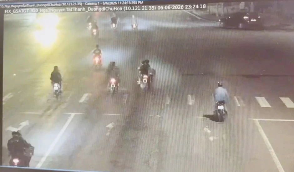 Mang hung khí 'đại náo' đường phố, 15 đối tượng bị khởi tố Mang hung khí 'đại náo' đường phố, 15 đối tượng bị khởi tố