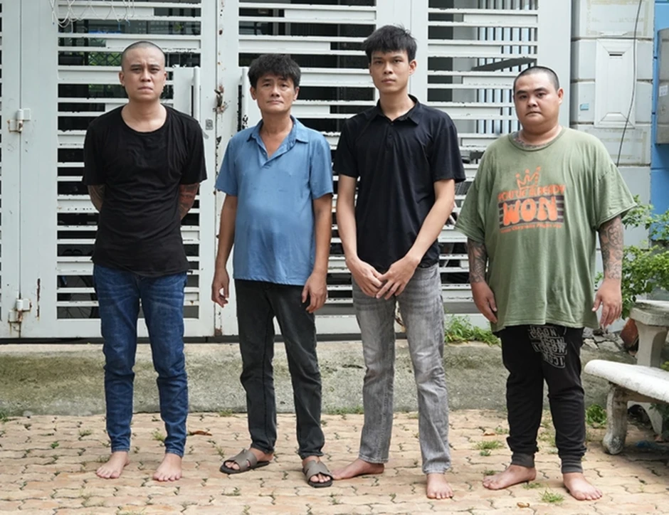 Mang hung khí sang nhà hàng xóm dọa giết Mang hung khí sang nhà hàng xóm dọa giết