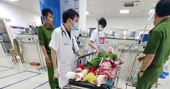 Mang rựa xông vào trụ sở, chém đại uý công an trọng thương