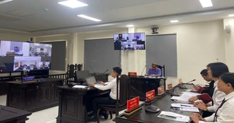 Mang súng đứng chờ trước trạm y tế, bắn người giữa ban ngày