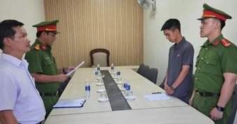 Mạo danh cán bộ môi trường, nhận làm giấy tờ đất để lừa tiền