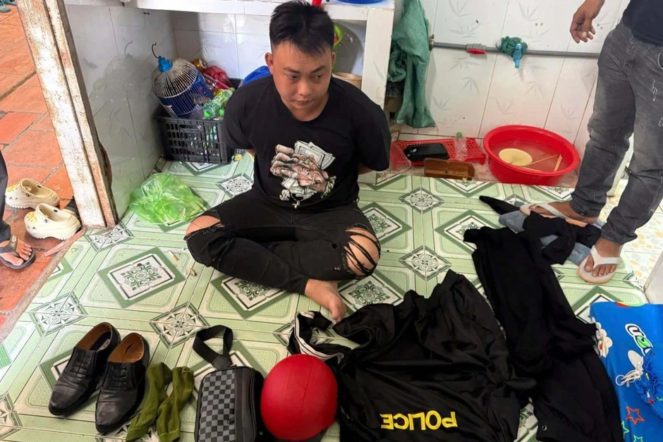 Mạo danh công an, chiếm đoạt tài sản của người đi đường ở TPHCM Mạo danh công an, chiếm đoạt tài sản của người đi đường ở TPHCM