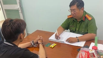 Mất đồng hồ Rolex sau khi đưa bạn trai về nhà ăn uống