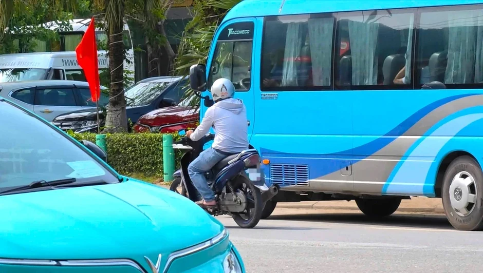 Mật phục ghi hình 'cò' chèo kéo khách ở Phong Nha – Kẻ Bàng Mật phục ghi hình 'cò' chèo kéo khách ở Phong Nha – Kẻ Bàng