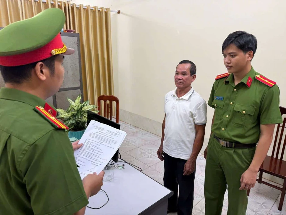 Mâu thuẫn khi thanh toán tiền nhậu, 2 người đàn ông ở Hưng Yên bị khởi tố Mâu thuẫn khi thanh toán tiền nhậu, 2 người đàn ông ở Hưng Yên bị khởi tố