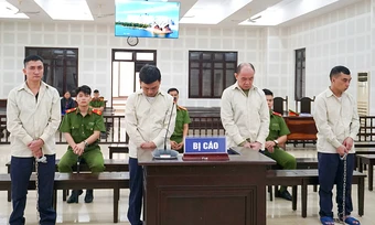 Mâu thuẫn tiền thuê nữ tiếp viên 'rót bia', 4 người lĩnh án tù