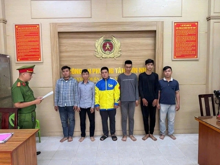 Mâu thuẫn trên Facebook, 8 người hẹn đánh nhau tại quán cà phê Mâu thuẫn trên Facebook, 8 người hẹn đánh nhau tại quán cà phê