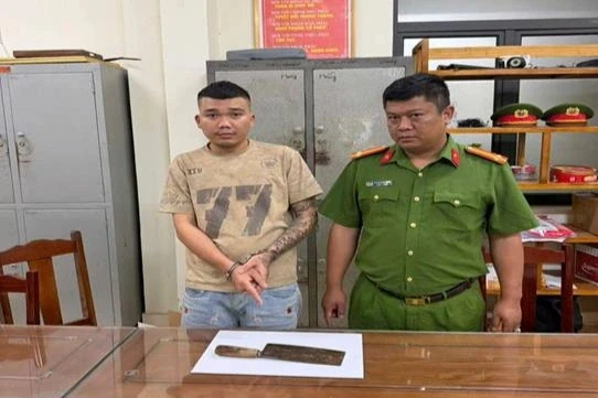 Mâu thuẫn trong lúc nhậu, thanh niên dùng dao chém trọng thương 3 người Mâu thuẫn trong lúc nhậu, thanh niên dùng dao chém trọng thương 3 người