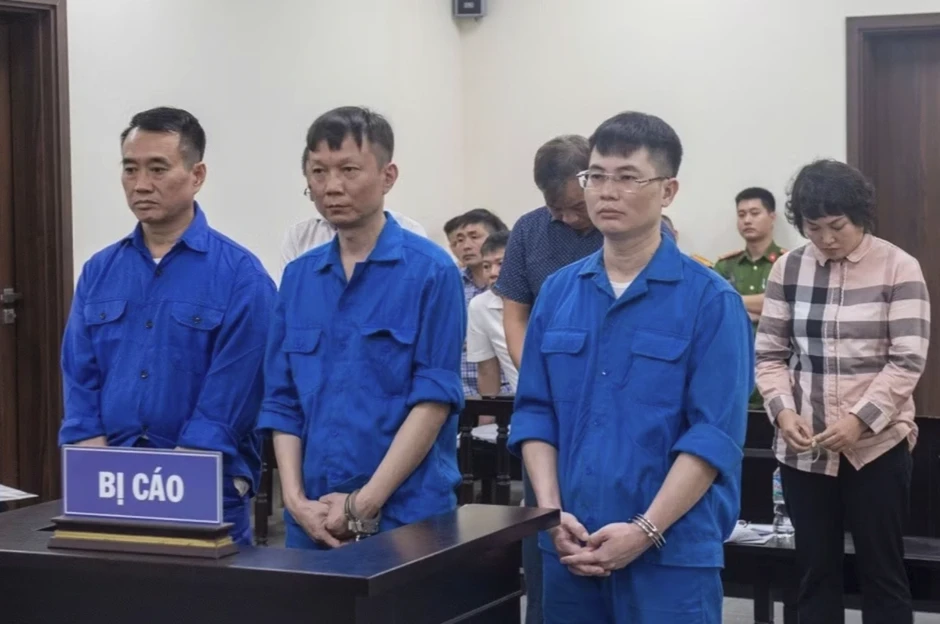 Mở lại phiên xét xử cựu chủ tịch phường ở Hà Nội nhận tiền làm ngơ sai phạm Mở lại phiên xét xử cựu chủ tịch phường ở Hà Nội nhận tiền làm ngơ sai phạm