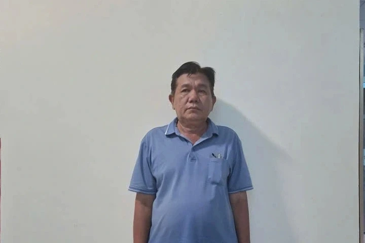 Một đối tượng bị truy nã đặc biệt nguy hiểm ra đầu thú Một đối tượng bị truy nã đặc biệt nguy hiểm ra đầu thú