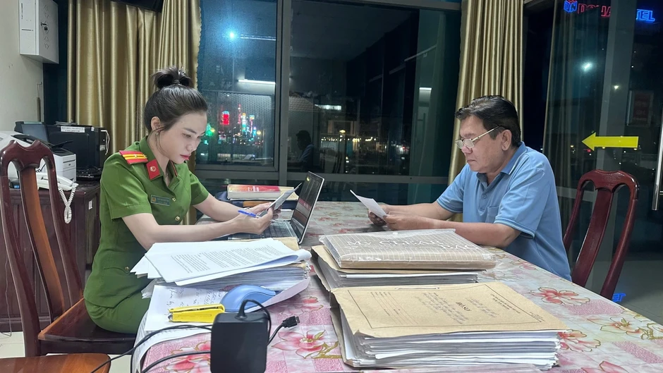 Một đối tượng bị truy nã đặc biệt nguy hiểm ra đầu thú Một đối tượng bị truy nã đặc biệt nguy hiểm ra đầu thú