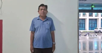 Một đối tượng bị truy nã đặc biệt nguy hiểm ra đầu thú