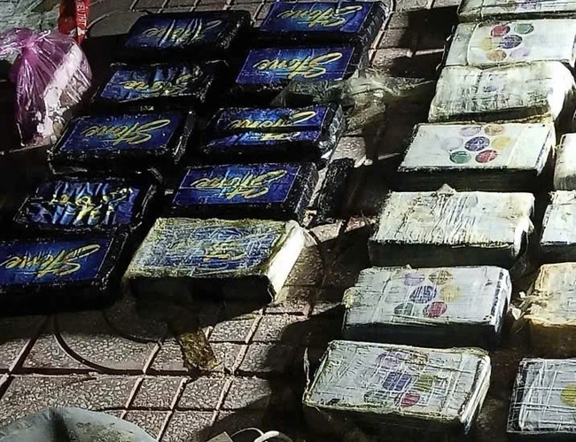 Một người nhặt ve chai ở Lâm Đồng phát hiện chiếc túi chứa 24 bánh nghi ma túy Một người nhặt ve chai ở Lâm Đồng phát hiện chiếc túi chứa 24 bánh nghi ma túy