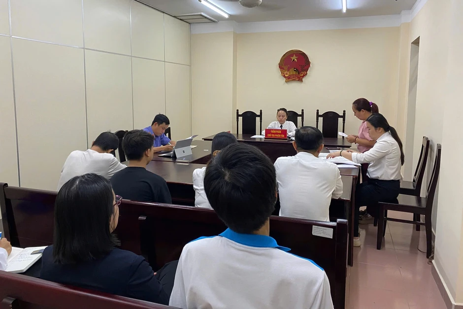 Một người ở TPHCM bị tòa cấm ra đường ban đêm Một người ở TPHCM bị tòa cấm ra đường ban đêm