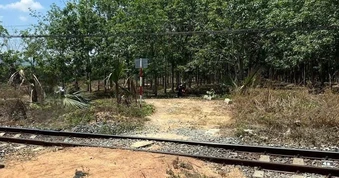 Một phụ nữ mang theo kinh Phật tử vong thương tâm trên đường sắt Bắc - Nam
