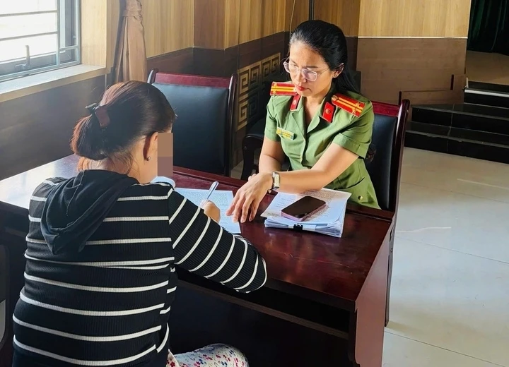 Mua bán trái phép tài khoản ngân hàng, nhóm người bị phạt gần 370 triệu đồng Mua bán trái phép tài khoản ngân hàng, nhóm người bị phạt gần 370 triệu đồng