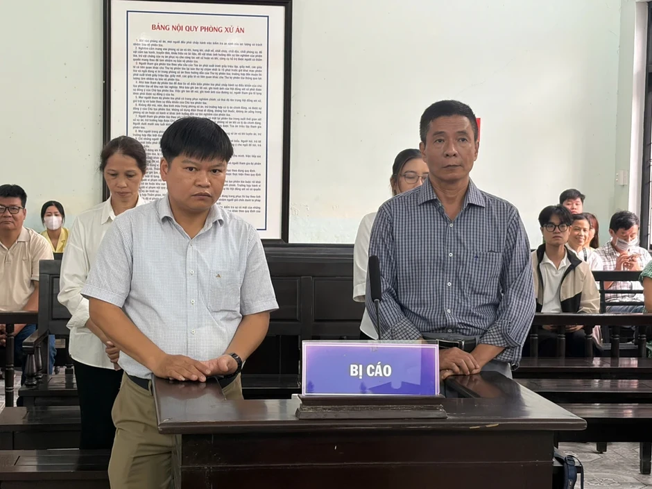 Mua bán vắc xin bỏ túi riêng, cựu giám đốc CDC Huế lãnh án Mua bán vắc xin bỏ túi riêng, cựu giám đốc CDC Huế lãnh án
