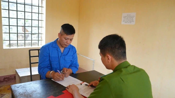 Mua dao chém chồng mới của vợ cũ rồi phóng hỏa đốt nhà hàng Mua dao chém chồng mới của vợ cũ rồi phóng hỏa đốt nhà hàng