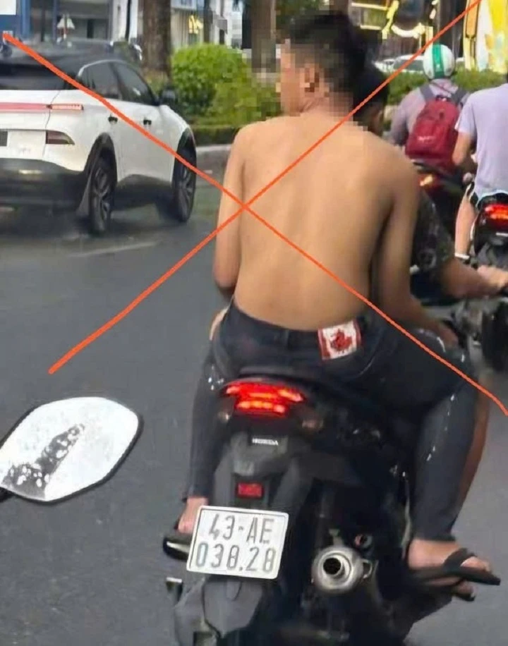 Mua xe trộm cắp, nam thanh niên gắn biển giả chạy ngông nghênh trên phố Mua xe trộm cắp, nam thanh niên gắn biển giả chạy ngông nghênh trên phố