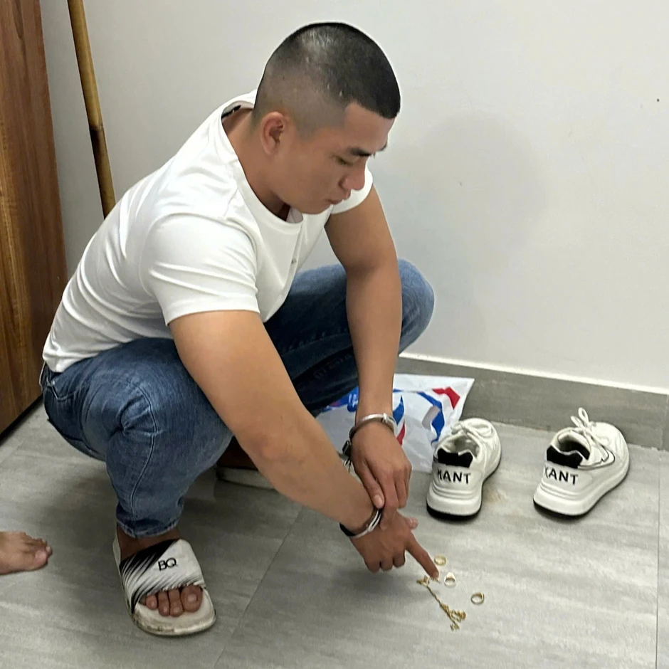 Mượn xe máy của anh ruột đi cướp Mượn xe máy của anh ruột đi cướp