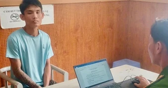 Mượn xe máy người quen đi cầm rồi bỏ trốn
