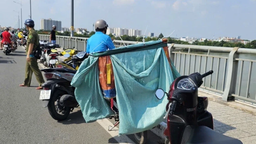 Nam nhân viên công ty giao hàng nhảy cầu ở Đồng Nai Nam nhân viên công ty giao hàng nhảy cầu ở Đồng Nai