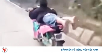 Nằm sấp lái mô tô để quay clip, nam thanh niên ở Lào Cai bị tịch thu phương tiện