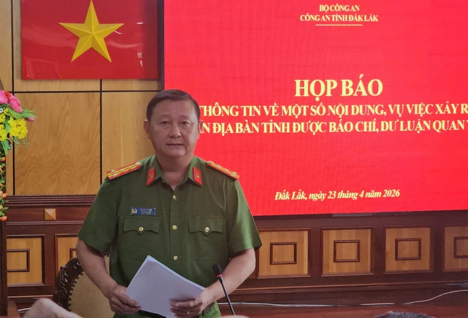 Nam sinh lớp 12 tử vong, cựu thiếu tá CSGT bị khởi tố: Dung tích xi-lanh xe máy đôn gấp 3 lần Nam sinh lớp 12 tử vong, cựu thiếu tá CSGT bị khởi tố: Dung tích xi-lanh xe máy đôn gấp 3 lần