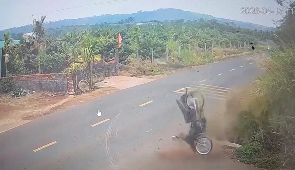 Nam sinh lớp 12 tử vong, cựu thiếu tá CSGT bị khởi tố: Dung tích xi-lanh xe máy đôn gấp 3 lần Nam sinh lớp 12 tử vong, cựu thiếu tá CSGT bị khởi tố: Dung tích xi-lanh xe máy đôn gấp 3 lần