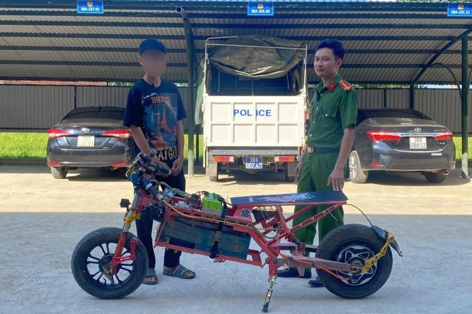 Nam sinh lớp 9 tự chế "siêu xe điện" đạt tốc độ 100km/h Nam sinh lớp 9 tự chế "siêu xe điện" đạt tốc độ 100km/h