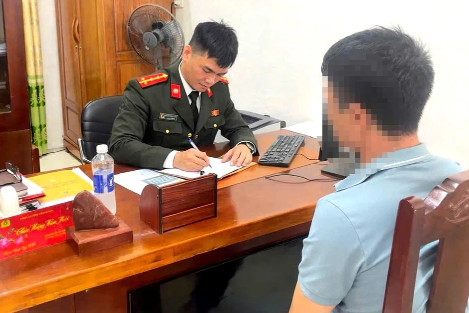Nam thanh niên “báo chốt” xử lý nồng độ cồn bị phạt 7,5 triệu đồng Nam thanh niên “báo chốt” xử lý nồng độ cồn bị phạt 7,5 triệu đồng