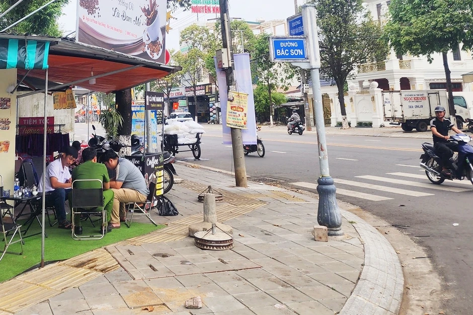 Nam thanh niên chém người tử vong rồi đến công an tự thú Nam thanh niên chém người tử vong rồi đến công an tự thú