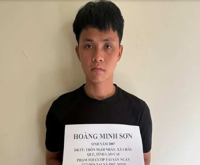 Nam thanh niên đột nhập nhà dân trong đêm, dùng dao khống chế 3 mẹ con cướp tài sản Nam thanh niên đột nhập nhà dân trong đêm, dùng dao khống chế 3 mẹ con cướp tài sản