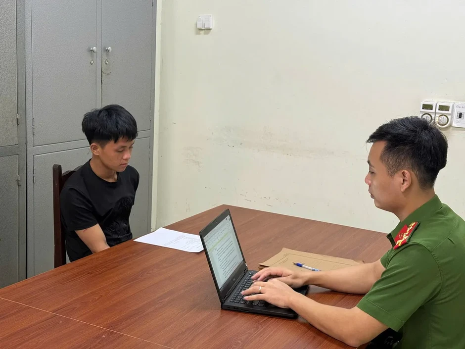 Nam thanh niên đột nhập nhà dân trong đêm, dùng dao khống chế 3 mẹ con cướp tài sản Nam thanh niên đột nhập nhà dân trong đêm, dùng dao khống chế 3 mẹ con cướp tài sản