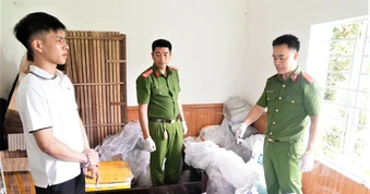 Nam thanh niên ở Nghệ An giấu gần 1 tấn nguyên liệu chế tạo pháo nổ