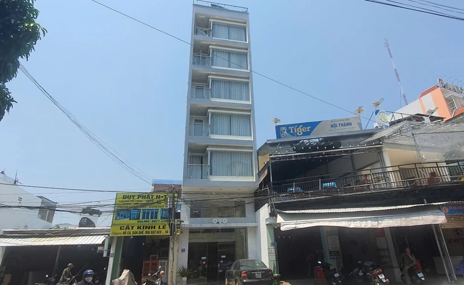 Nam thanh niên rơi từ tầng 7, may mắn thoát chết hy hữu Nam thanh niên rơi từ tầng 7, may mắn thoát chết hy hữu