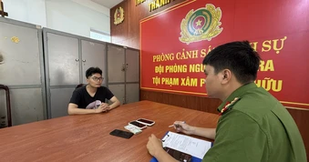Nam thanh niên sống cùng người yêu hơn mình 15 tuổi rồi trộm 5 cây vàng