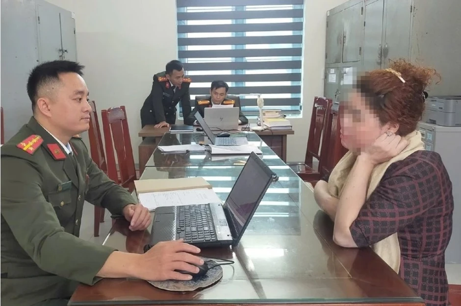 Nạn nhân kể việc bị lôi kéo đầu tư hơn 7 tỷ đồng từ 'hệ sinh thái Xintel' Nạn nhân kể việc bị lôi kéo đầu tư hơn 7 tỷ đồng từ 'hệ sinh thái Xintel'