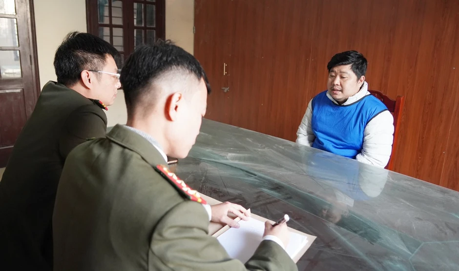 Nạn nhân kể việc bị lôi kéo đầu tư hơn 7 tỷ đồng từ 'hệ sinh thái Xintel' Nạn nhân kể việc bị lôi kéo đầu tư hơn 7 tỷ đồng từ 'hệ sinh thái Xintel'