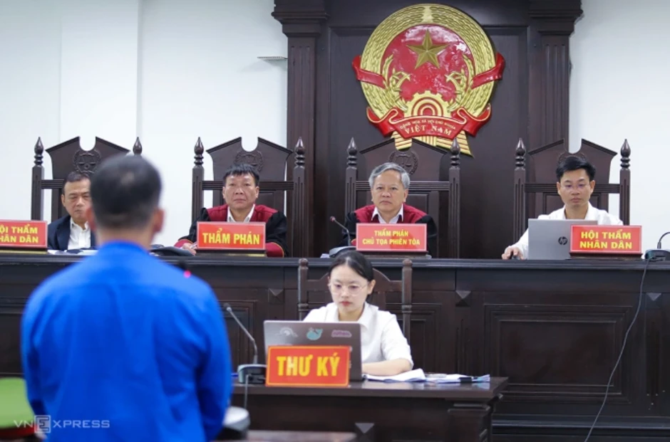 Ném đá gây bất tỉnh khi bị ngăn cản tình yêu tuổi trung niên