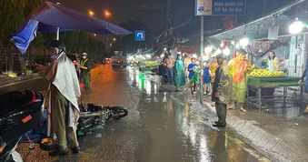 Ngã ra đường rồi va chạm với xe tải, người đàn ông tử vong gần chợ đầu mối Thủ Đức