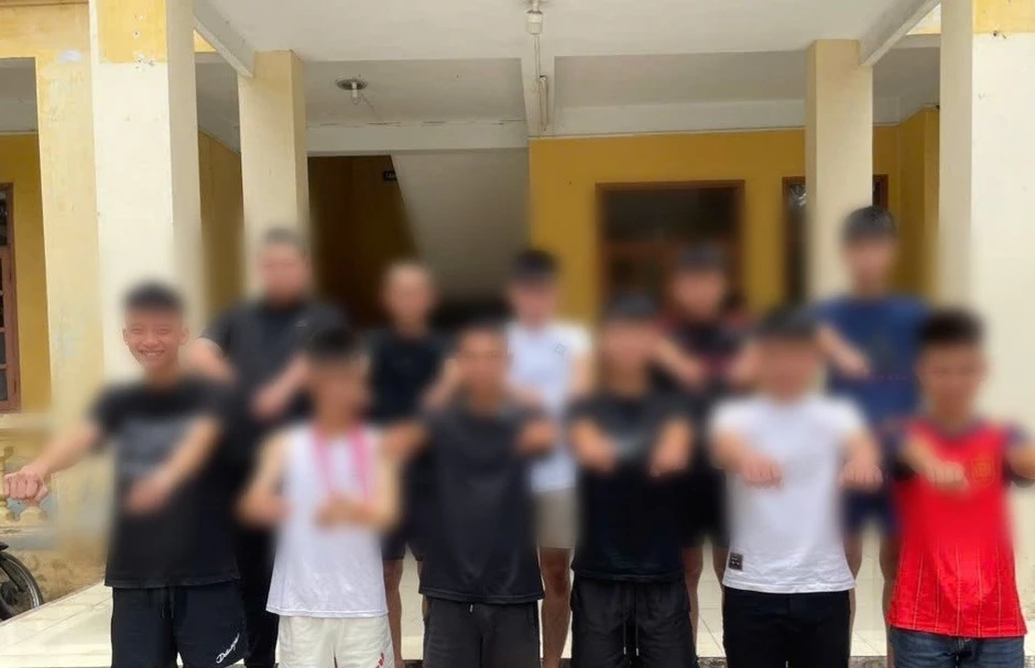 Ngăn chặn 2 nhóm thanh niên ở Hải Phòng dùng hung khí giải quyết mâu thuẫn Ngăn chặn 2 nhóm thanh niên ở Hải Phòng dùng hung khí giải quyết mâu thuẫn