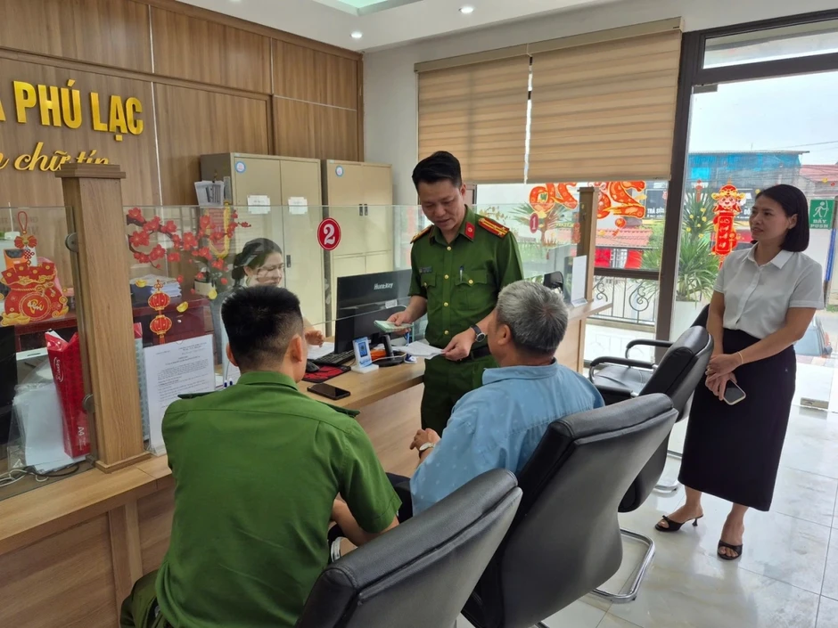 Ngăn chặn kịp thời vụ giả mạo công an lừa người dân chuyển tiền Ngăn chặn kịp thời vụ giả mạo công an lừa người dân chuyển tiền