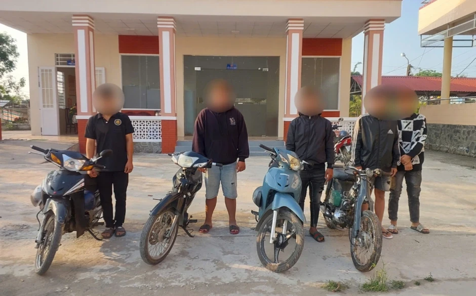 Ngăn chặn nhóm thanh thiếu niên tụ tập chuẩn bị đua xe trái phép Ngăn chặn nhóm thanh thiếu niên tụ tập chuẩn bị đua xe trái phép