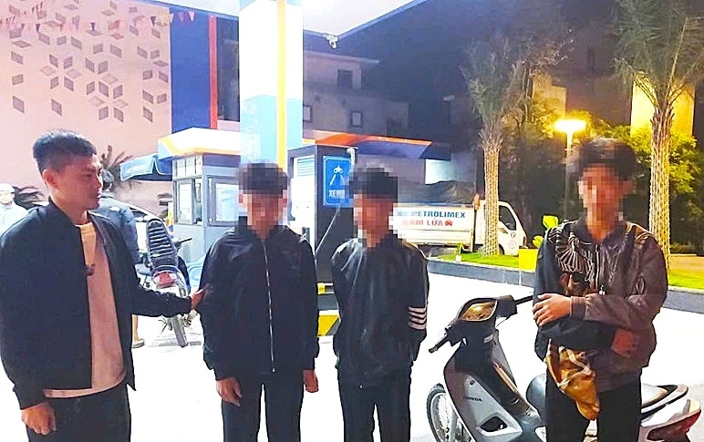 Ngăn chặn nhóm thanh thiếu niên tụ tập đua xe, mang theo vỏ chai bia gây rối Ngăn chặn nhóm thanh thiếu niên tụ tập đua xe, mang theo vỏ chai bia gây rối