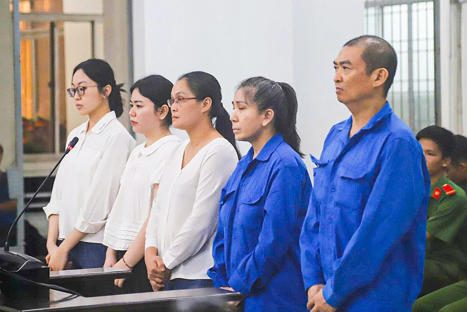 Ngân hàng bị nhiều cán bộ chiếm đoạt hơn 17 tỷ đồng Ngân hàng bị nhiều cán bộ chiếm đoạt hơn 17 tỷ đồng